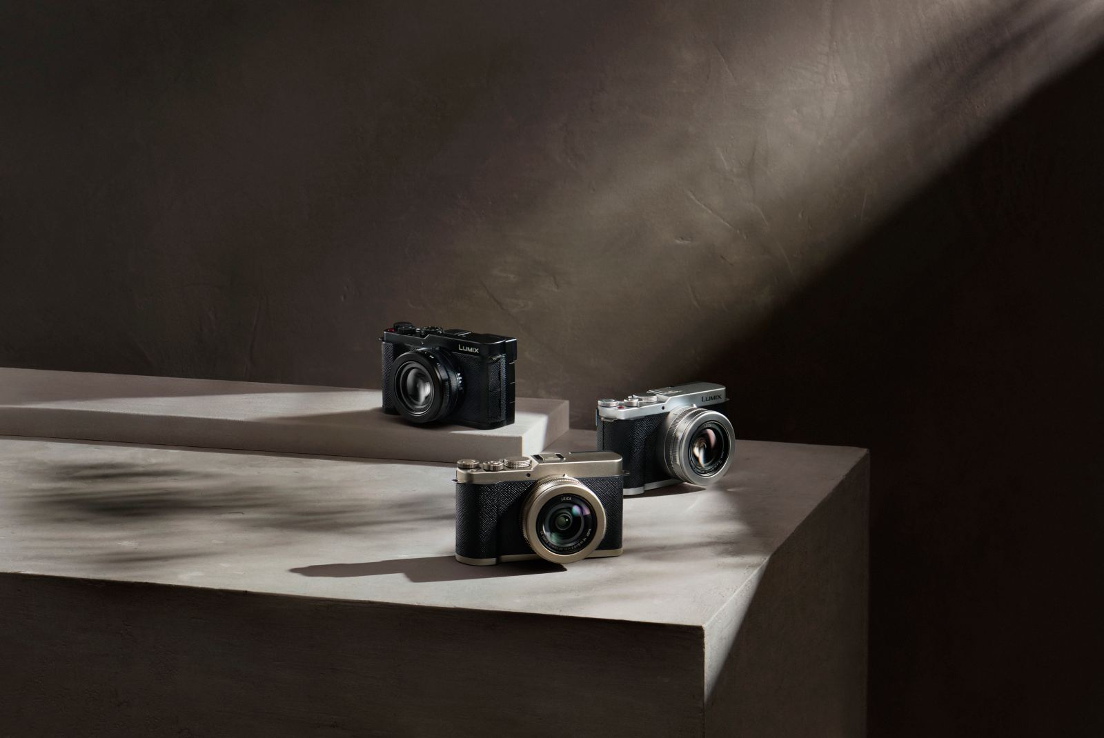 Panasonic LUMIX L10 en 3 colores: Black, Silver y una exclusiva edición Titanium Gold