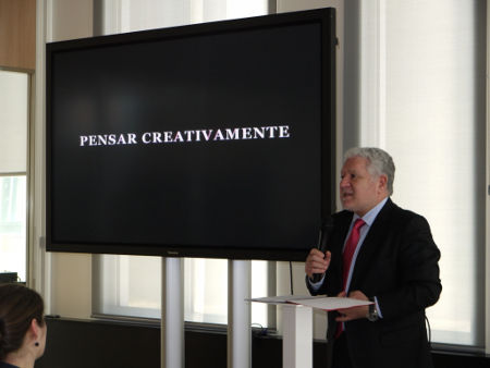 Sr. Bassat en conferencia inaugural Clic Panasonic