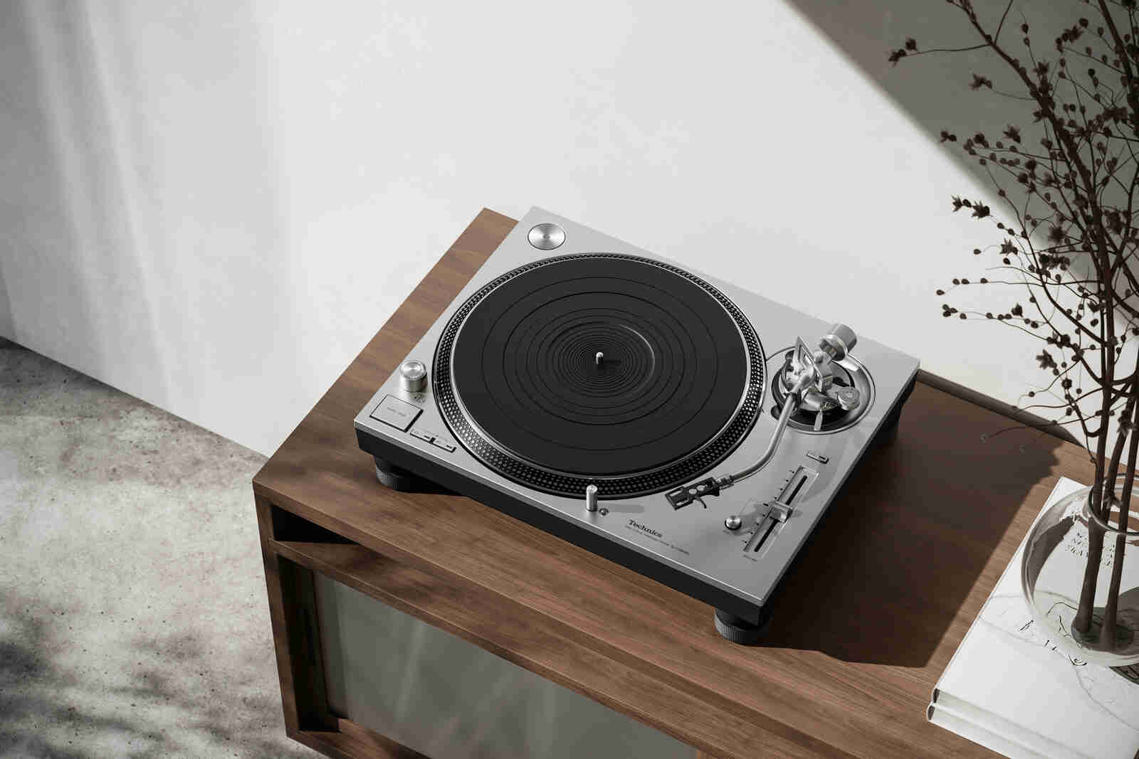 Descubre el nuevo giradiscos para DJ Technics SL-1200M7L - Blog de  Panasonic España