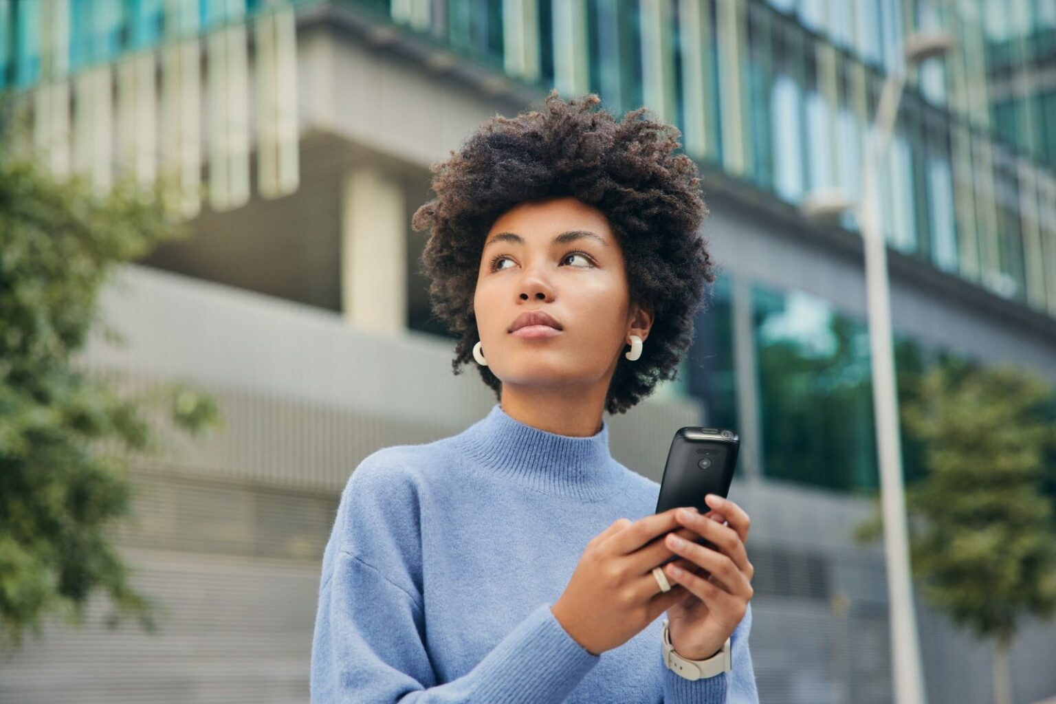 teléfono móvil KX-TF400, diseñado para realizar las funciones esenciales de forma fácil y realmente bien