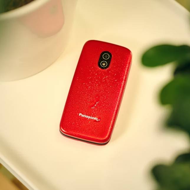 Teléfono móvil Panasonic KX-TU410 en color rojo resistente a las salpicaduras de agua